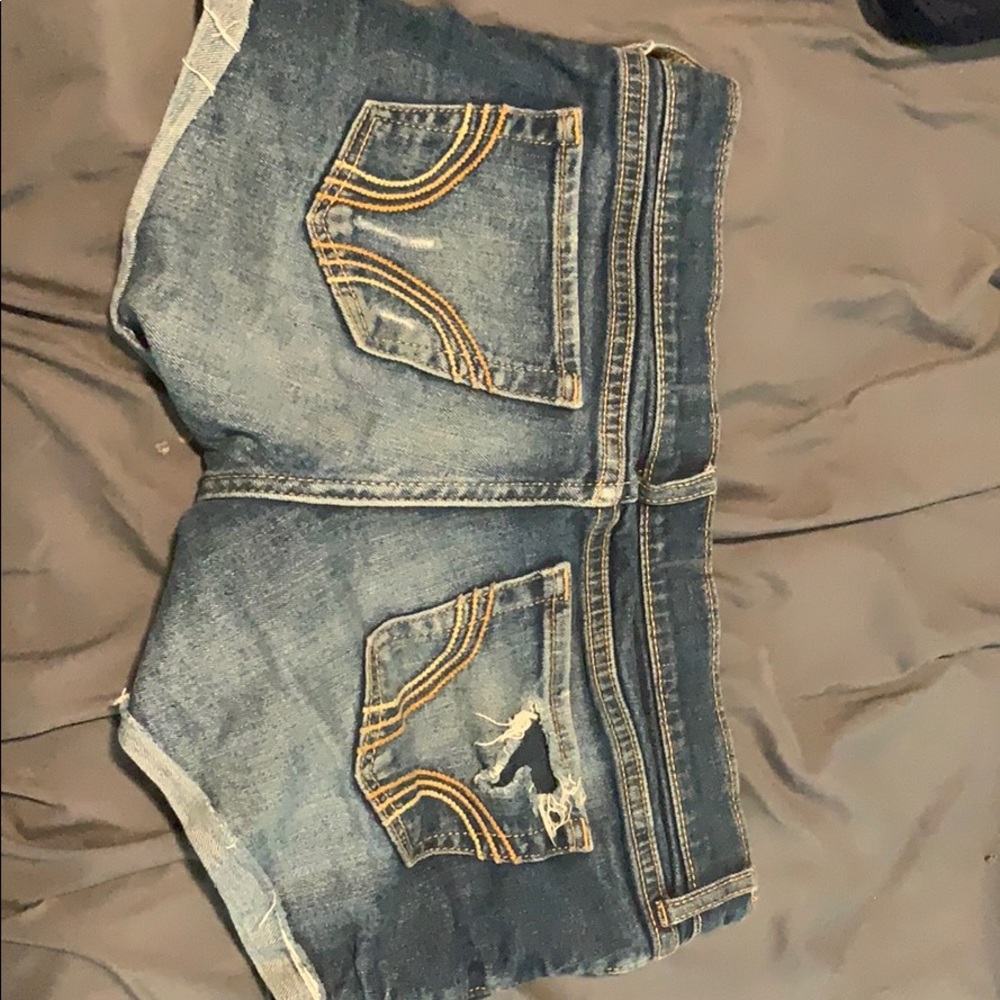 Shorts - Picture 2 of 3